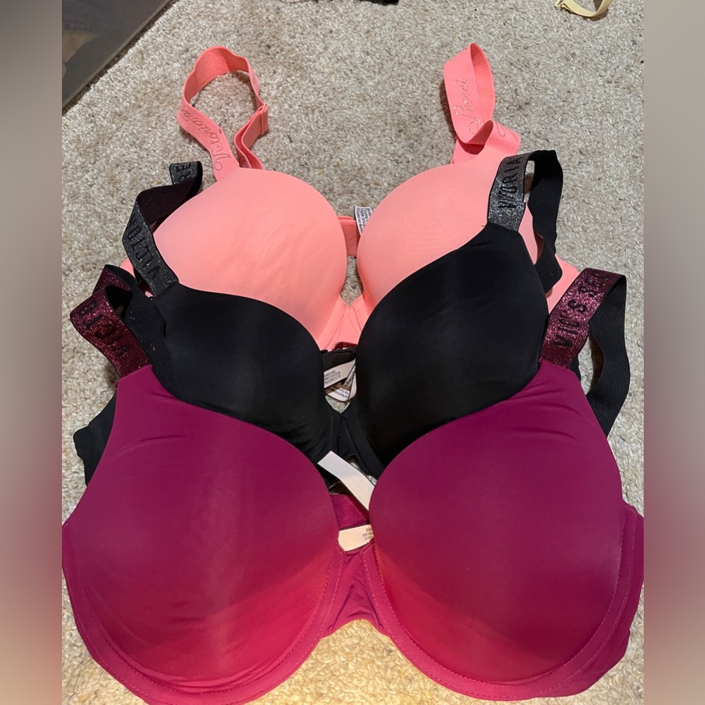 3 Victoria’s Secret bras. T-shirt push up full coverage 36D. Coral Black Maroon